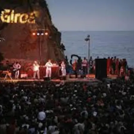 Luminosa Y Con Terraza: Playa Surf Cine Ess01935 Apartment *