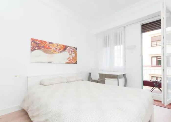 4 Playa Surf Cine- Parking Y Terraza 圣塞瓦斯蒂安