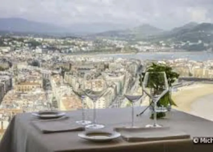 4 Playa Surf Cine- Parking Y Terraza 圣塞瓦斯蒂安