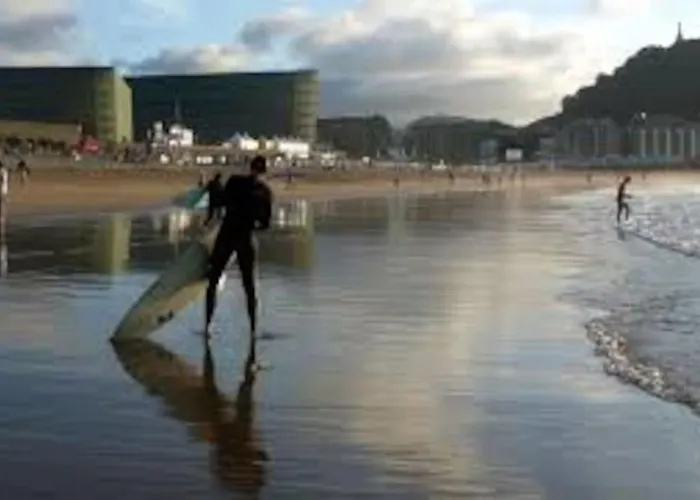 4 Playa Surf Cine- Parking Y Terraza 圣塞瓦斯蒂安